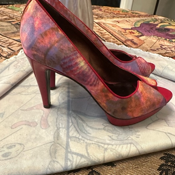 Carlos Santana Vintage Size 6 Red Peep Toe Heels. Barely worn! - Picture 4 of 6